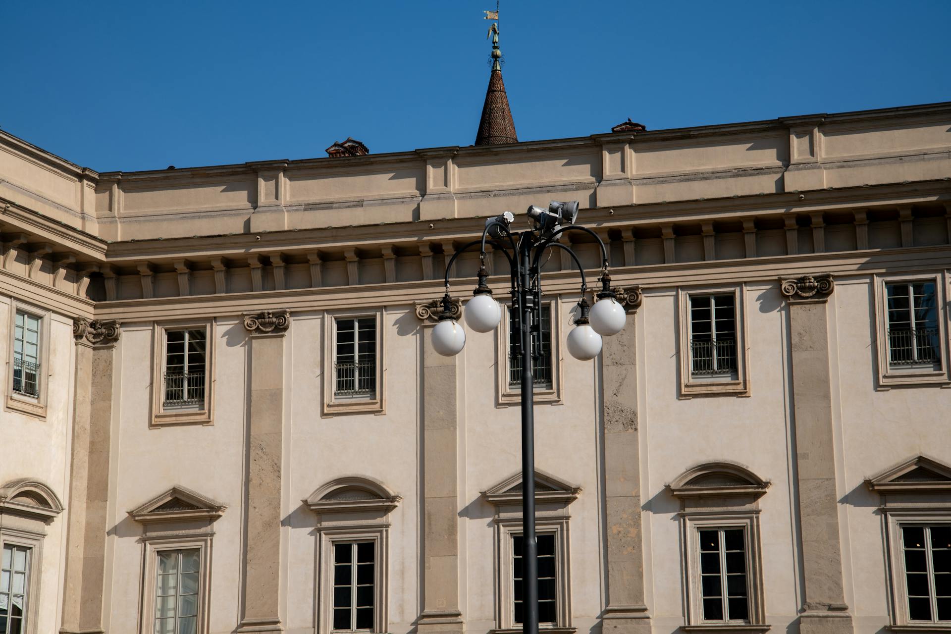 milano-facciata-palazzo