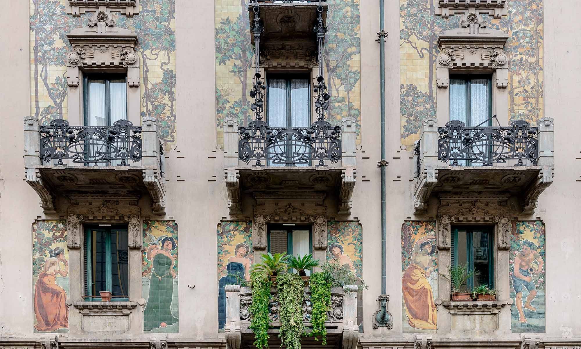 rr-realestate-boutique-agency-